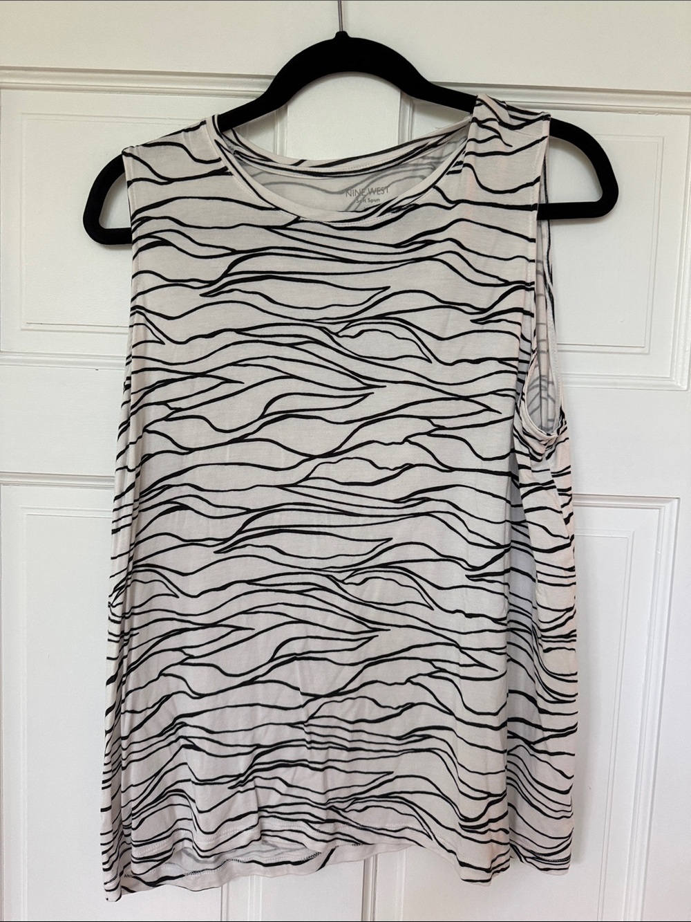 Nine West White Tank Top with Black Wave Print